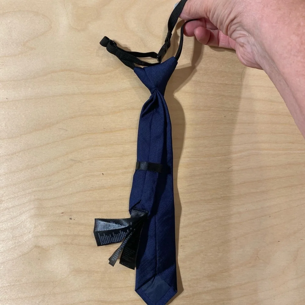 H & M Child’s Tie (H)